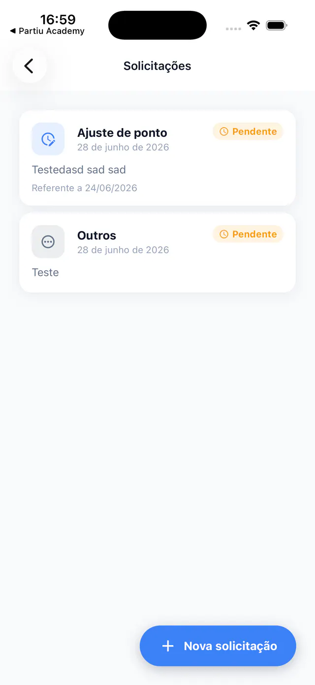 Écran des demandes RH dans Partiu Ponto, avec le statut en attente