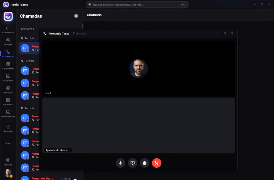 Pantalla de llamadas de Partiu Teams con una videollamada en curso e historial